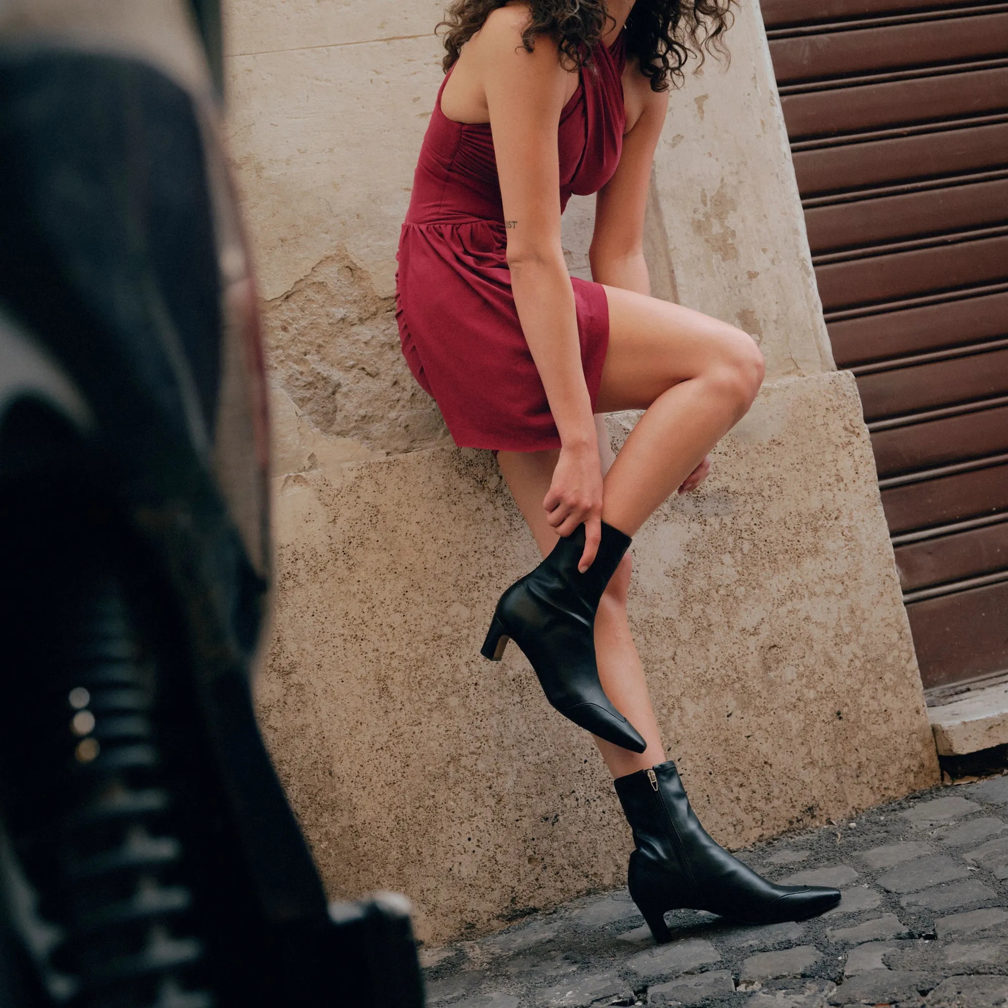 ANIKA BOOTS BLACK STELLA Multi Layer Cushion