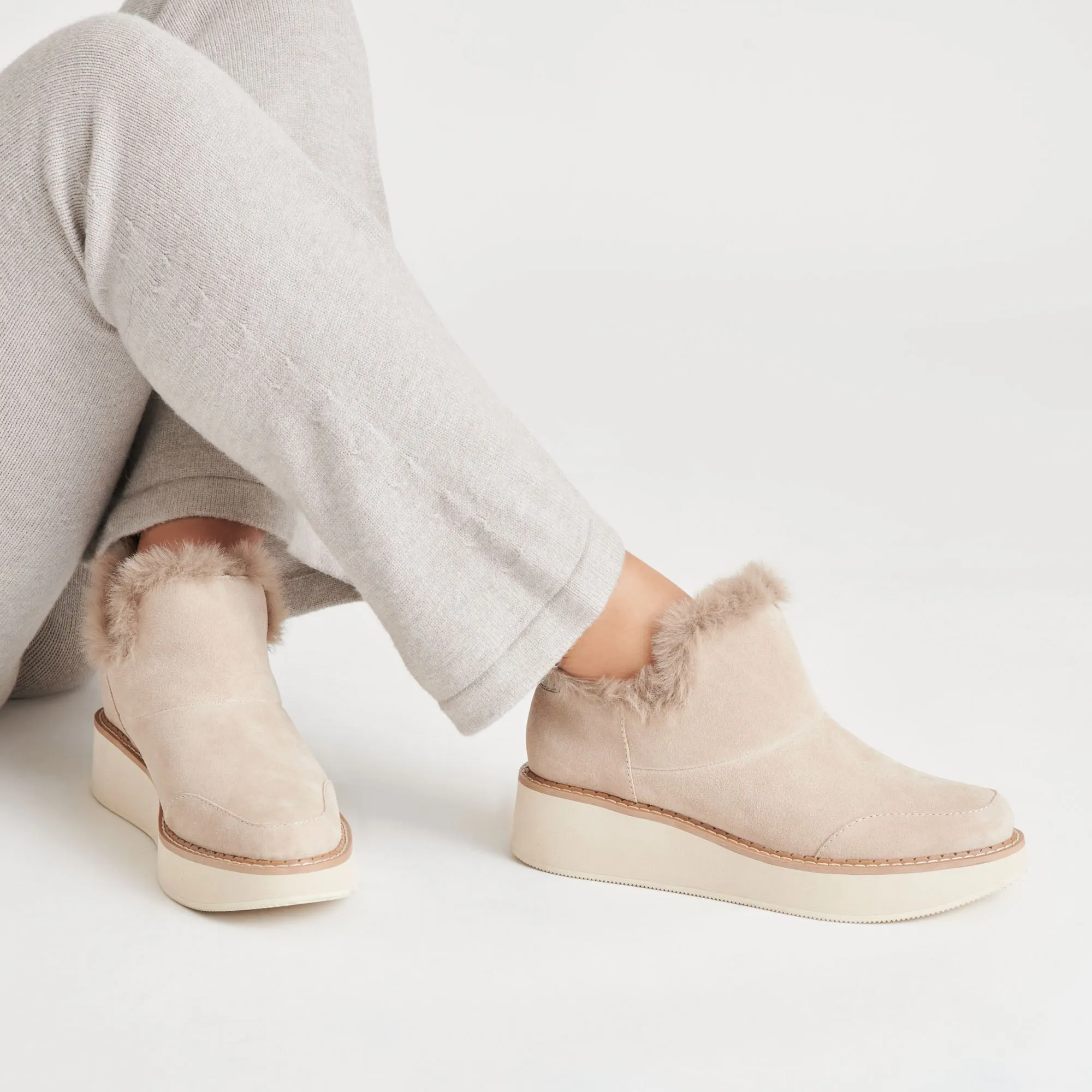 Asymmetric Lacing ARDY PLUSH H2O BOOTIES TAUPE SUEDE