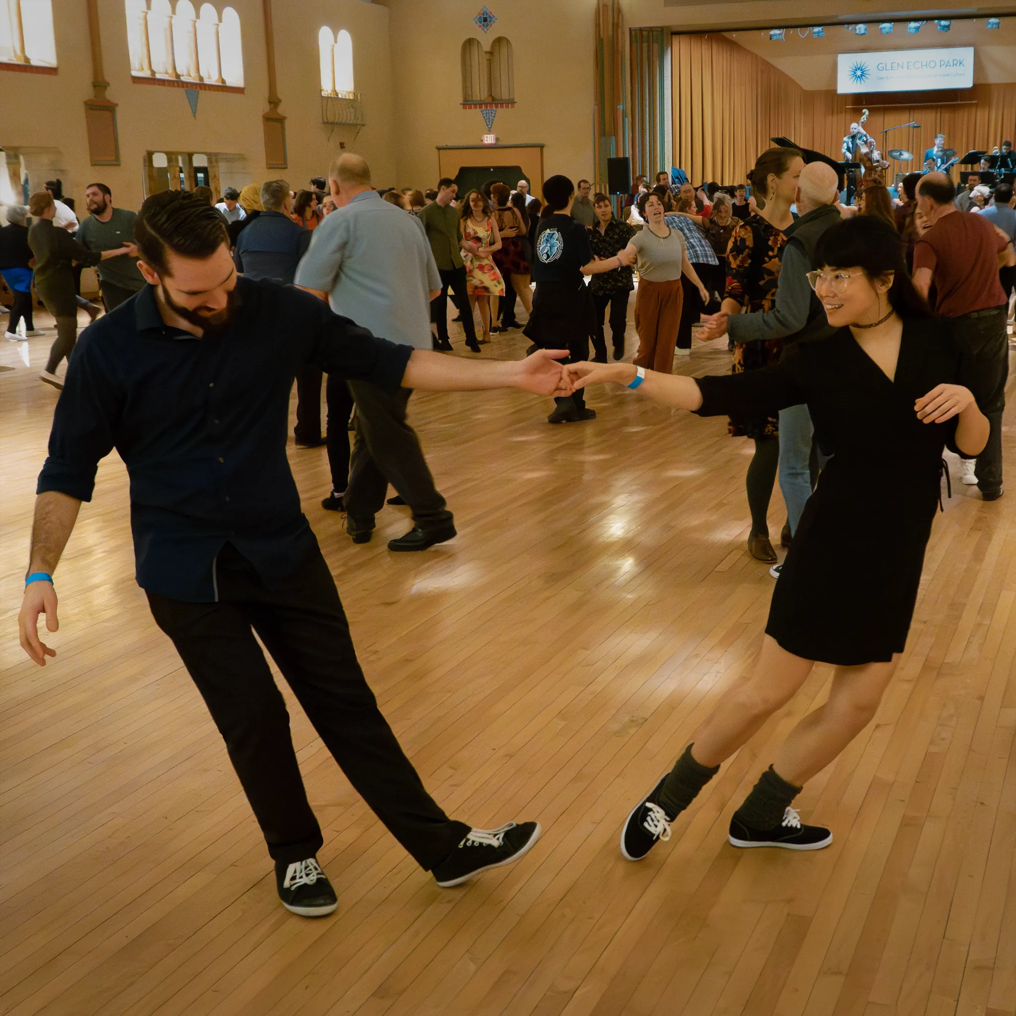 Shock Absorbing Midsole Athletic Look Aris Allen Men's White Canvas Gym Style Dance Sneakers