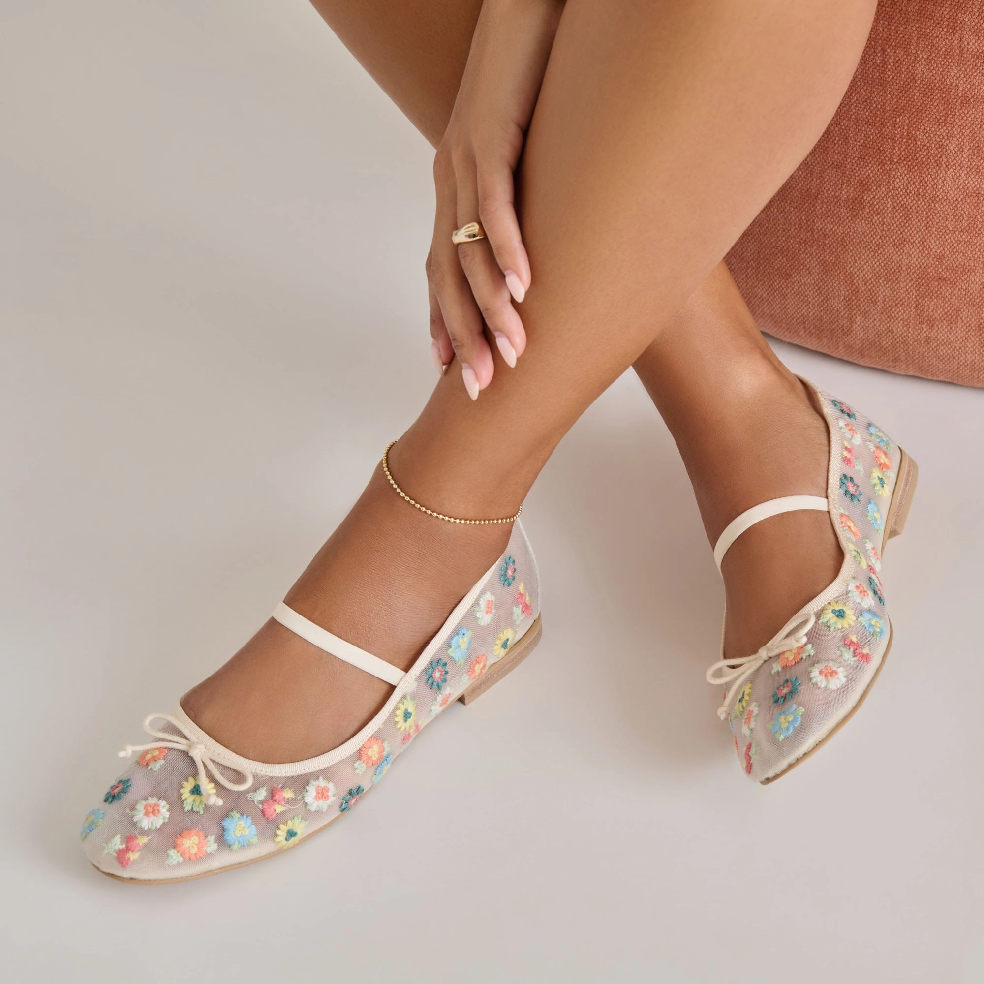 CADEL FLORAL BALLET FLATS IVORY FLORAL MESH Business Look