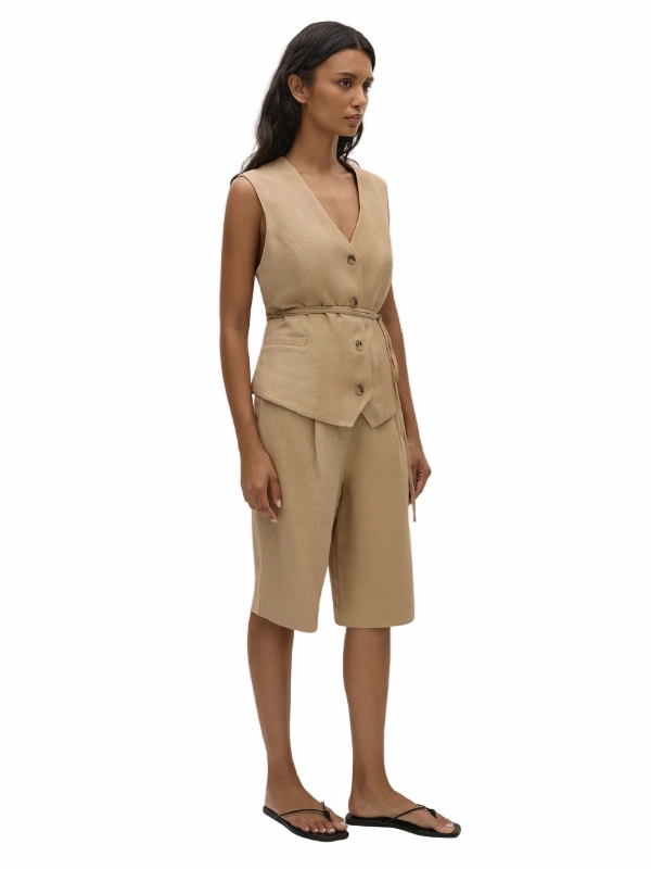 Astrid Shorts in Sahara Comfort Tech