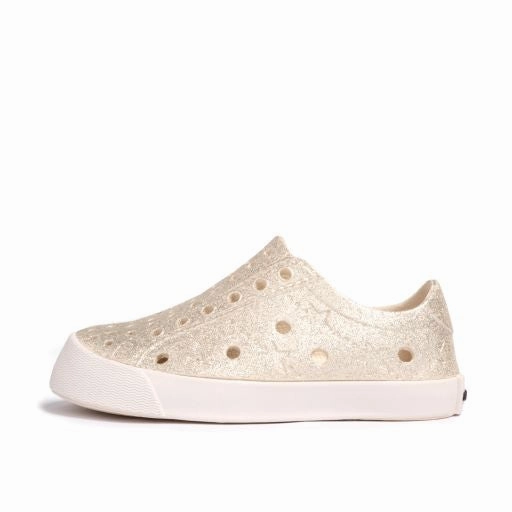 Pointed - toe FAMOUS