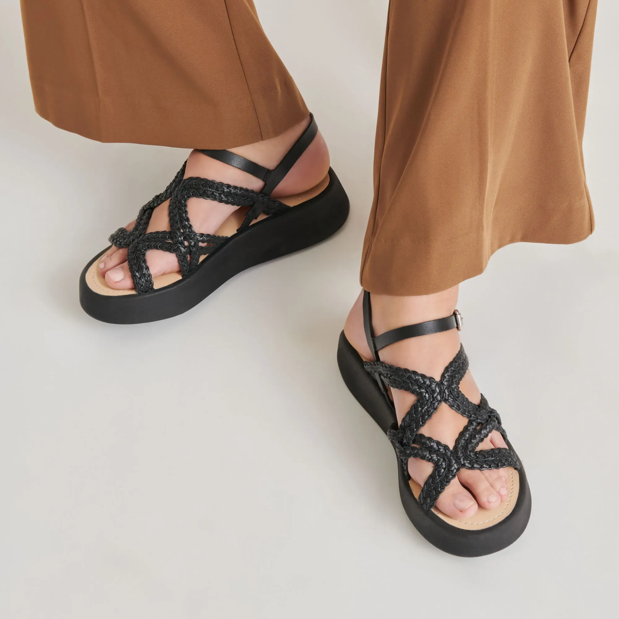 Luxe cushioning Easy to Wear GATSBY SANDALS BLACK LEATHER