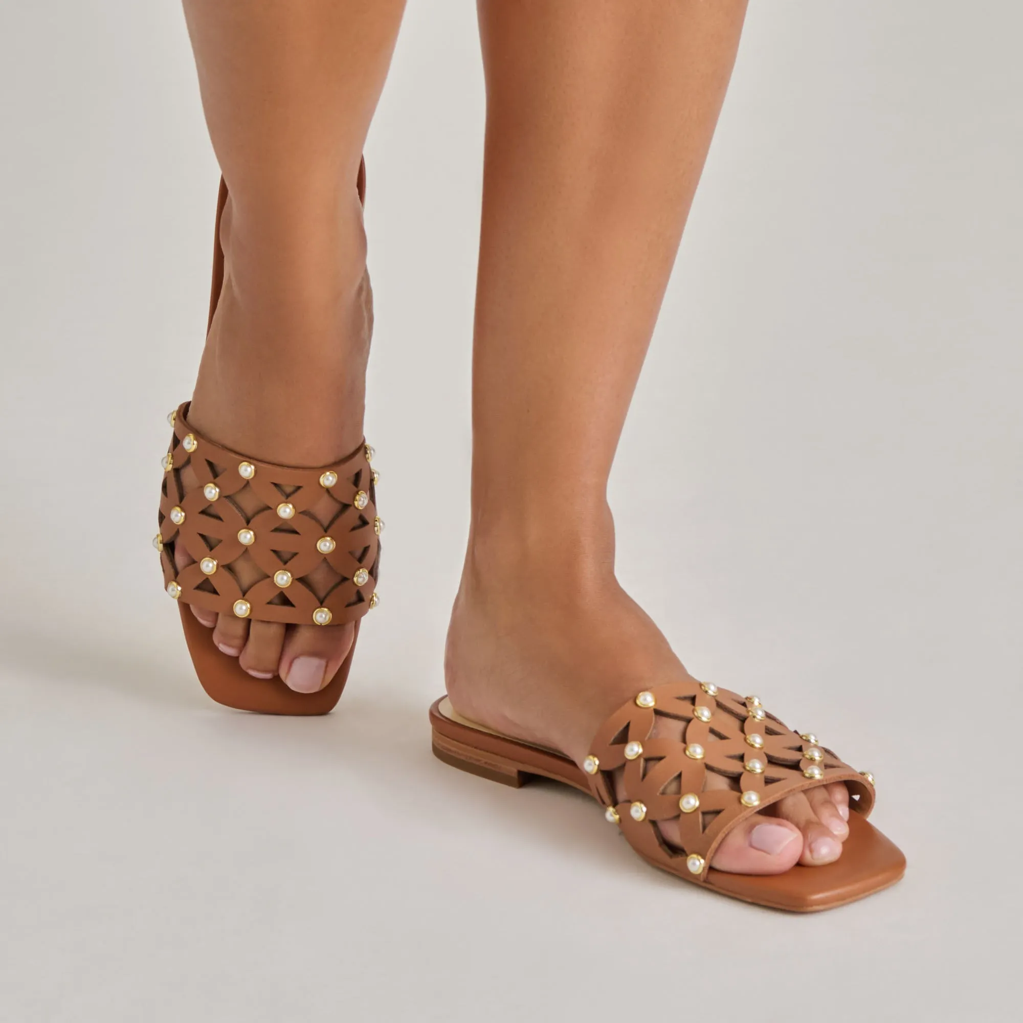 Fitted Design Bacterial Inhibiting Finish BERRIT SANDALS SADDLE LEATHER