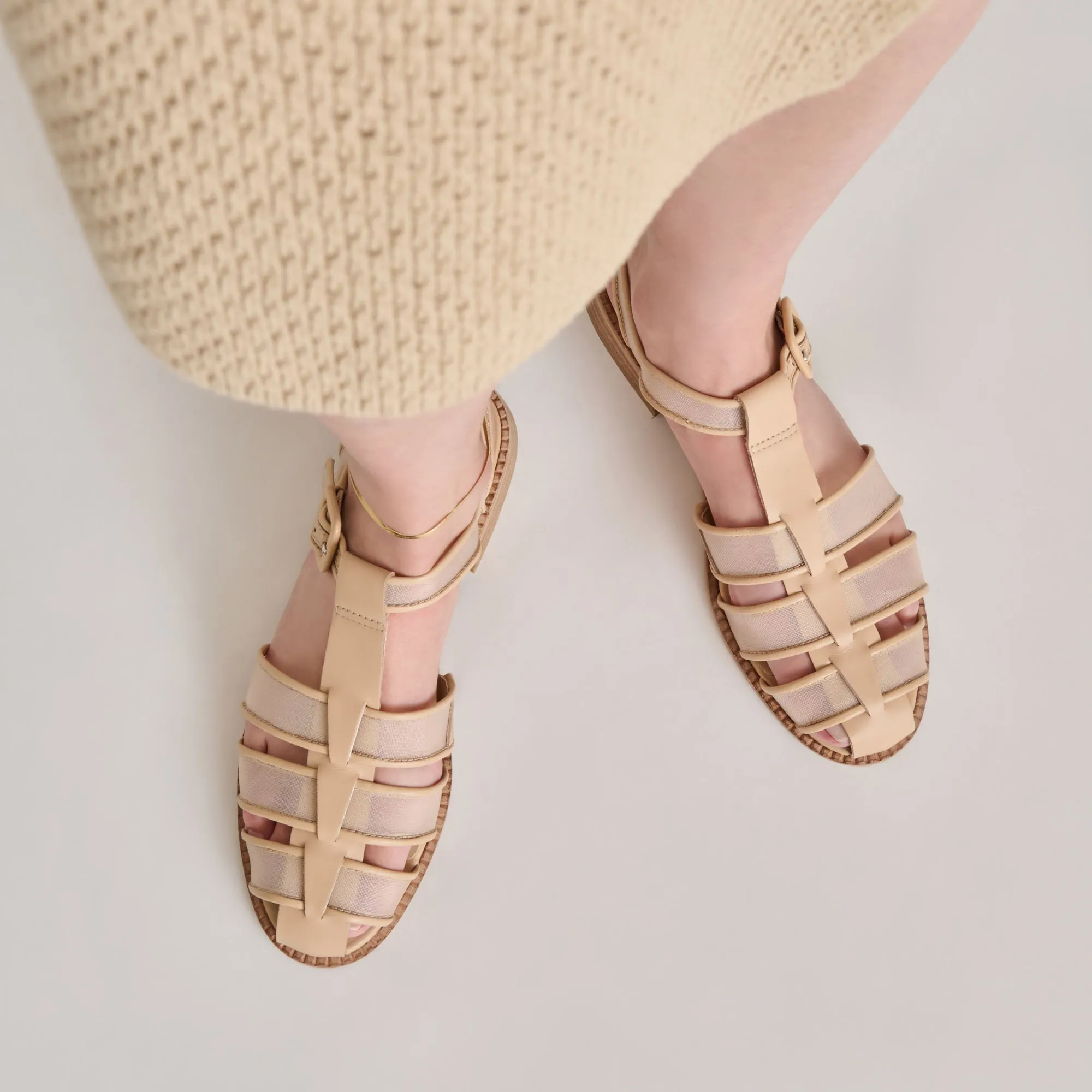 HOLIS MESH SANDALS PRALINE MESH Flexible Groove Design