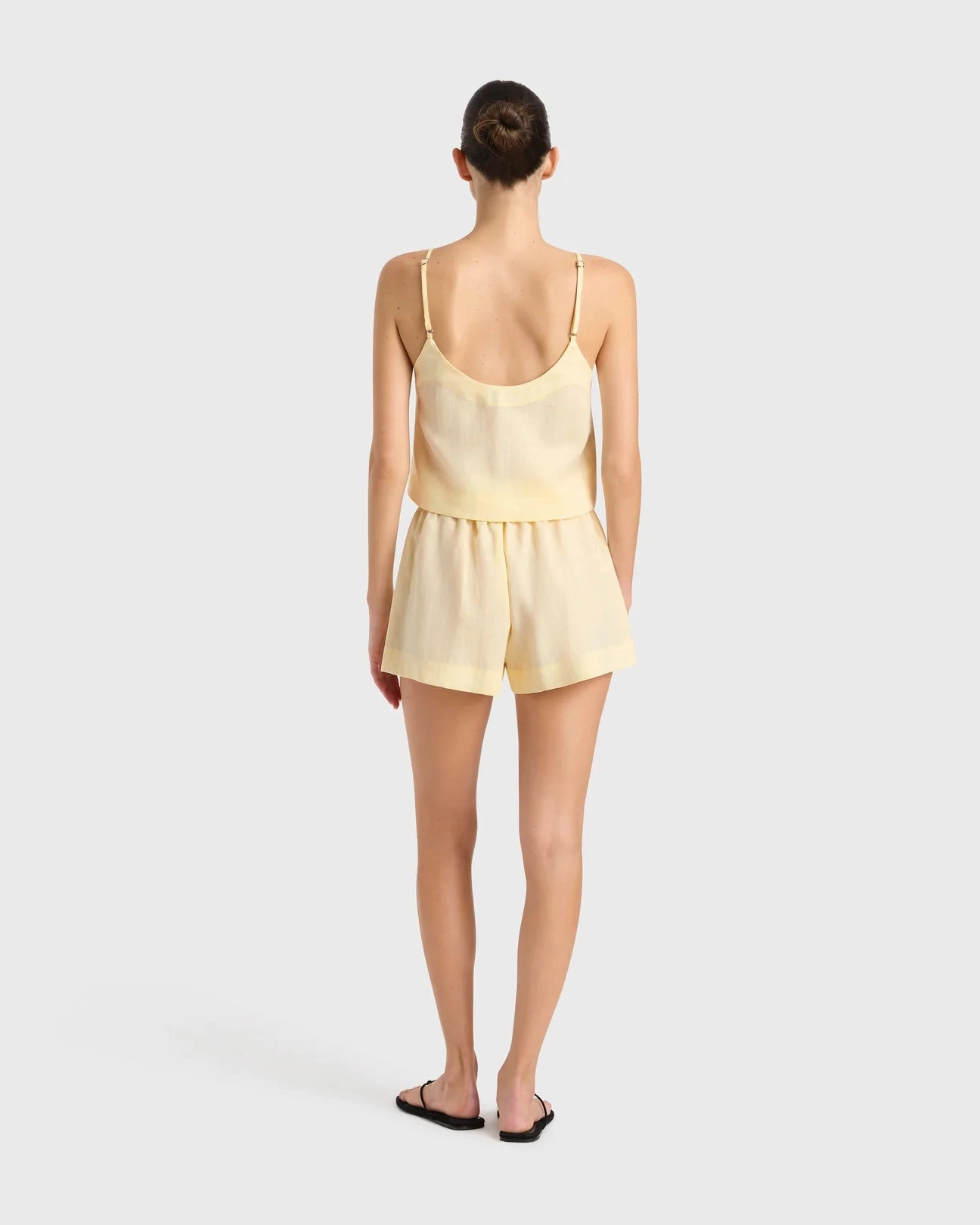 Leiden Universal Shorts in Lemon Light Motion