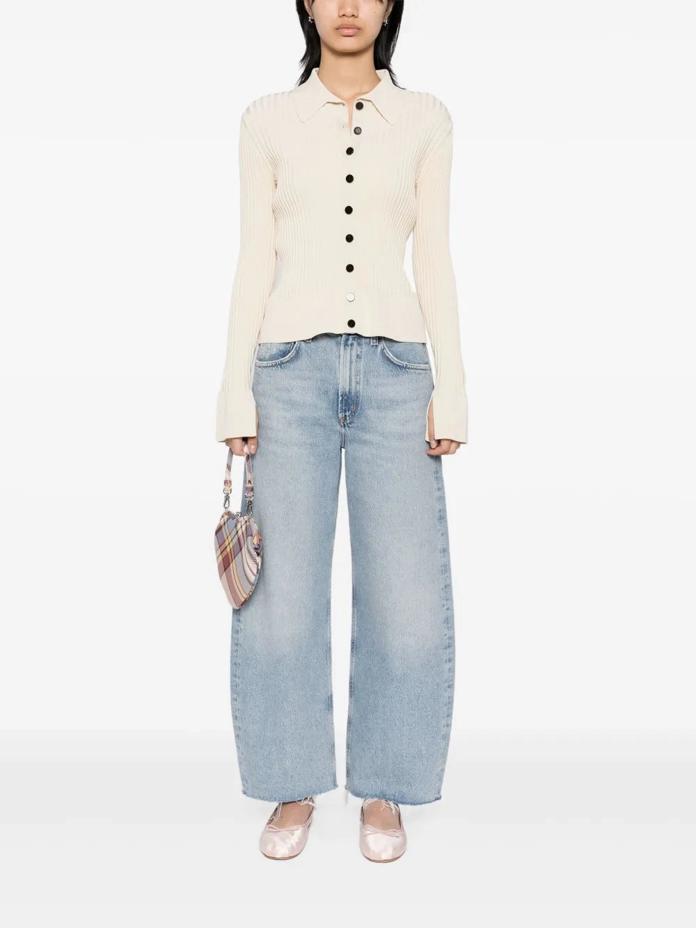 Low Curve Fray in Force Chic Design Style