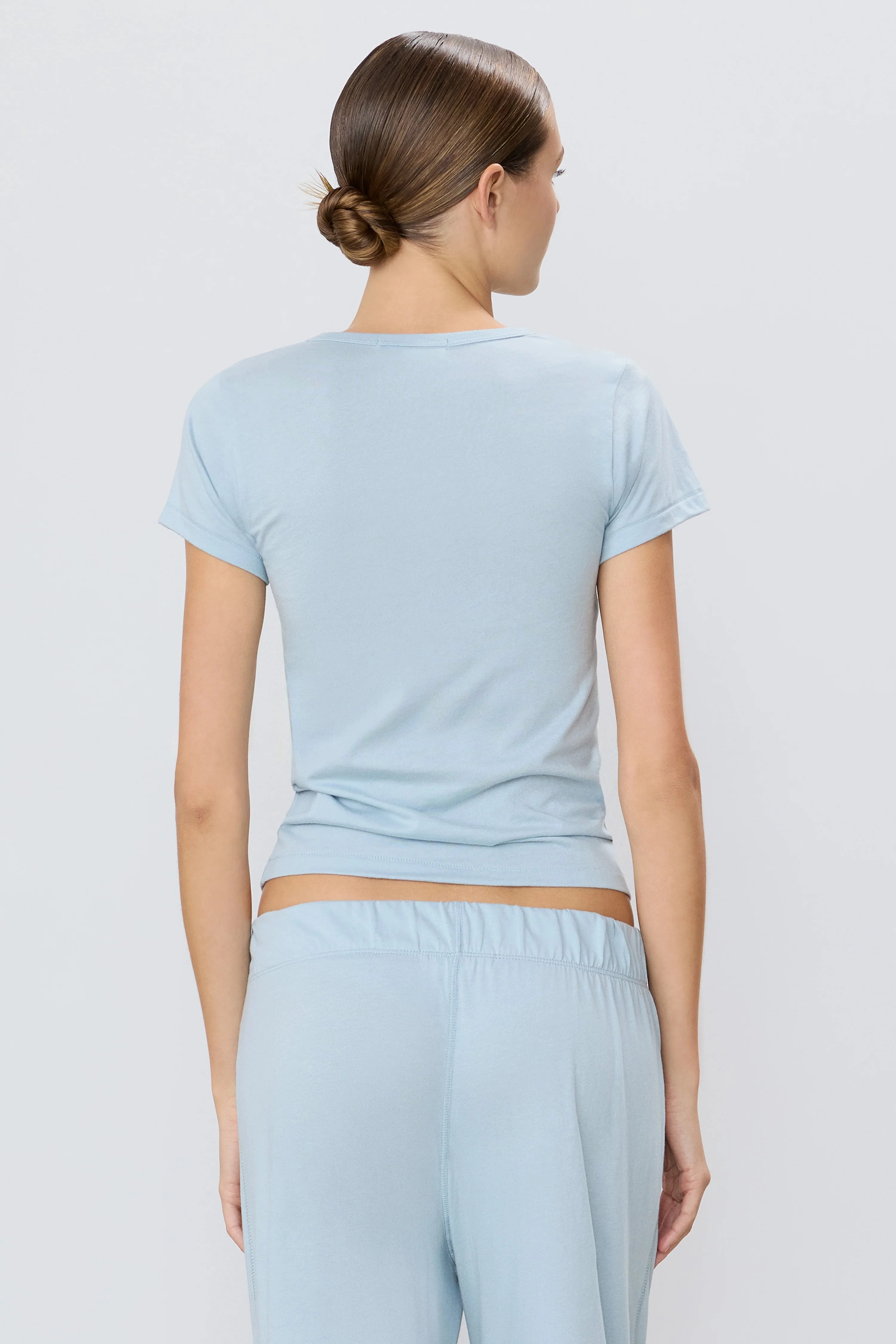 Seamless construction Fitted Crewneck Short Sleeve T-Shirt in Dusty Blue
