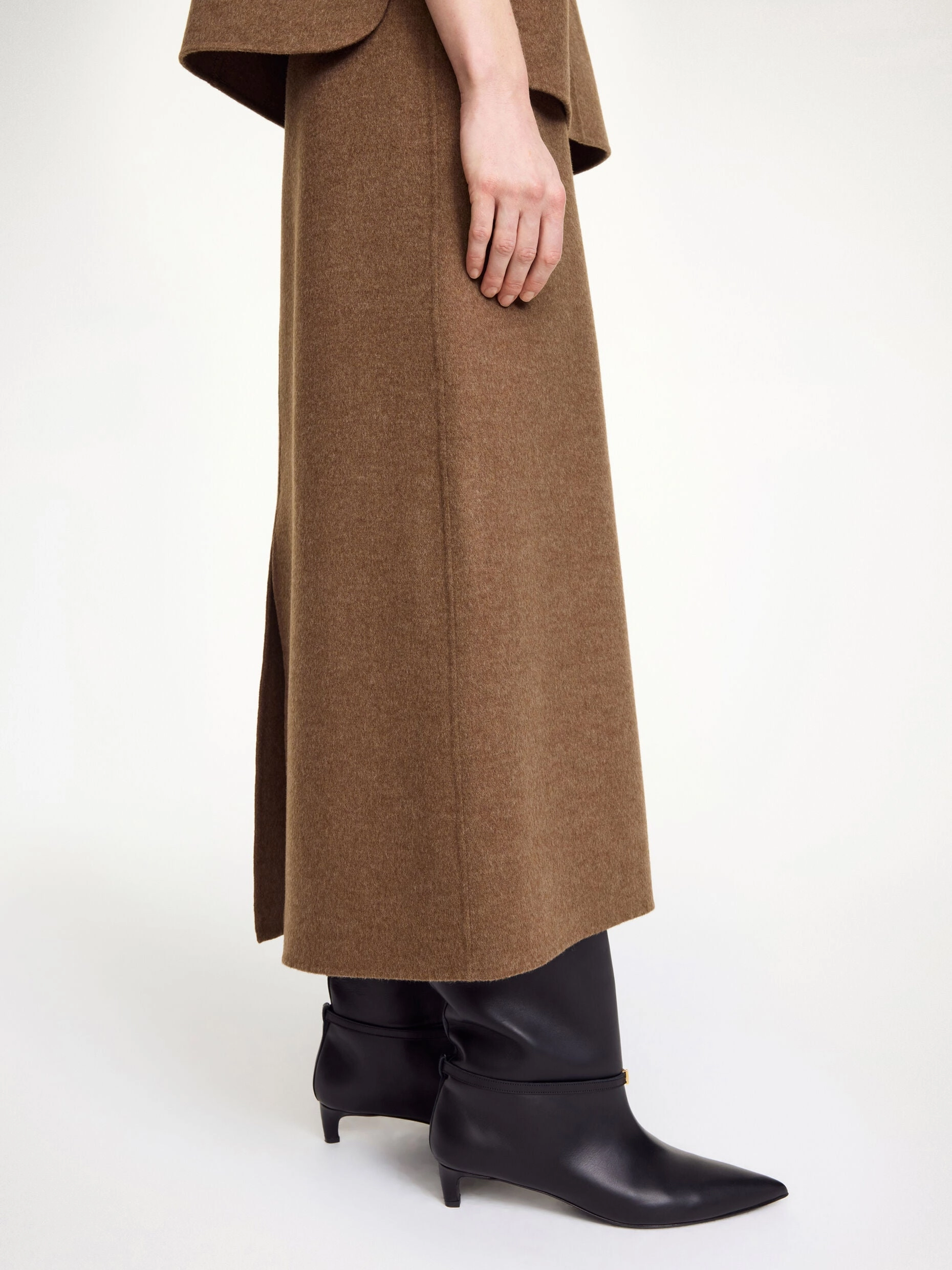 Daily Essential Non Irritating Texture Palomie Midi Skirt in Dark Brown Melange