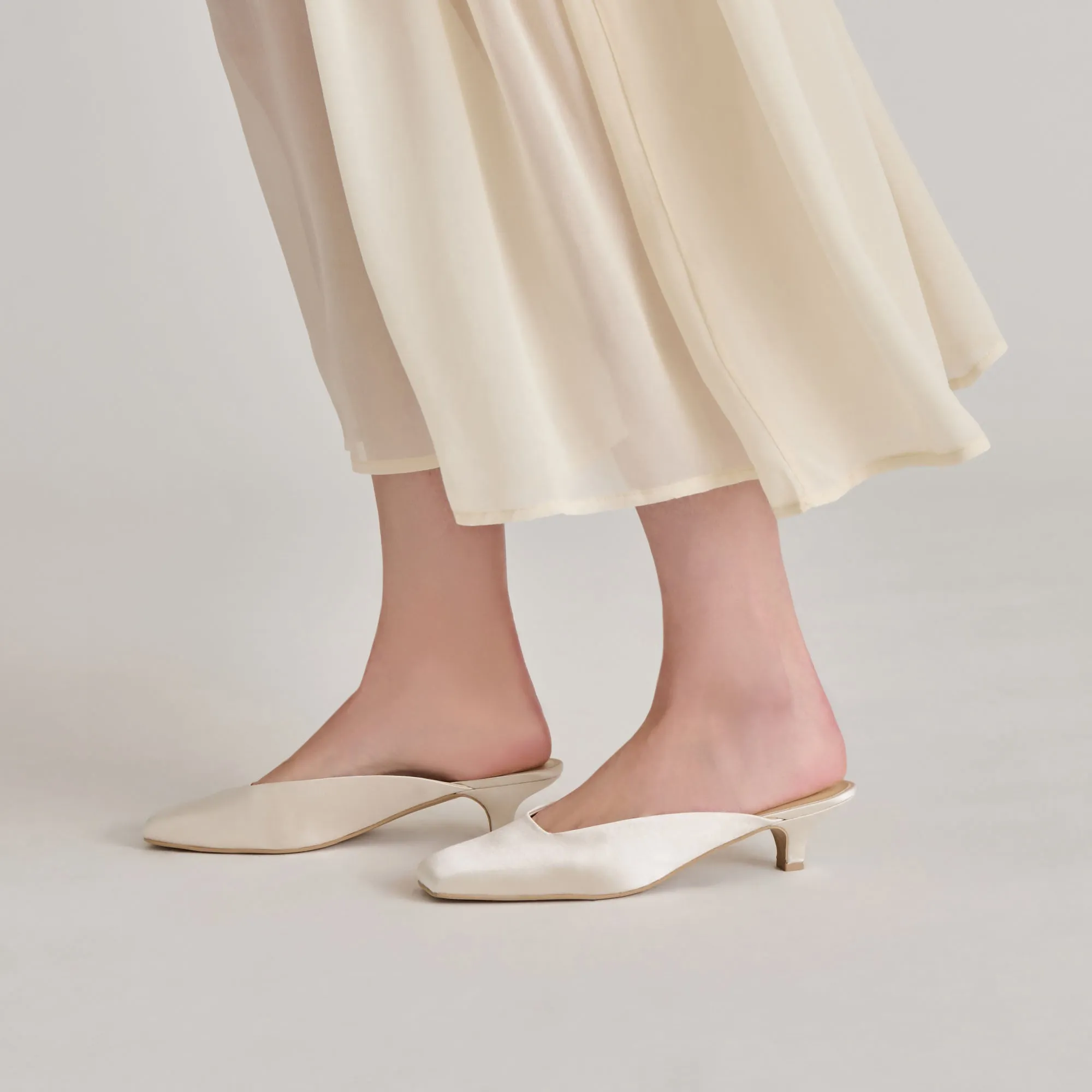 UMARA HEELS IVORY SATIN Waterproof Barrier Tech