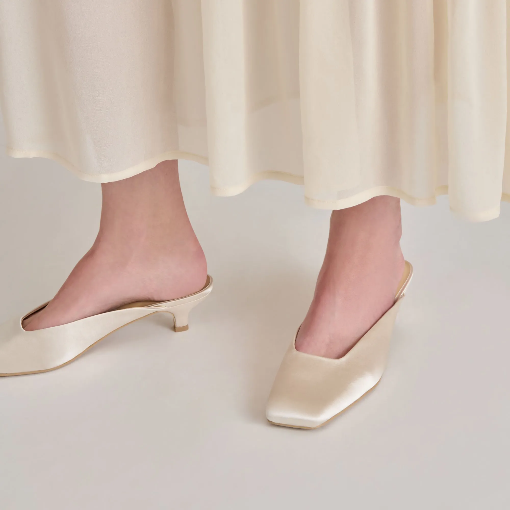 UMARA HEELS IVORY SATIN Flexible Choice Simple Form