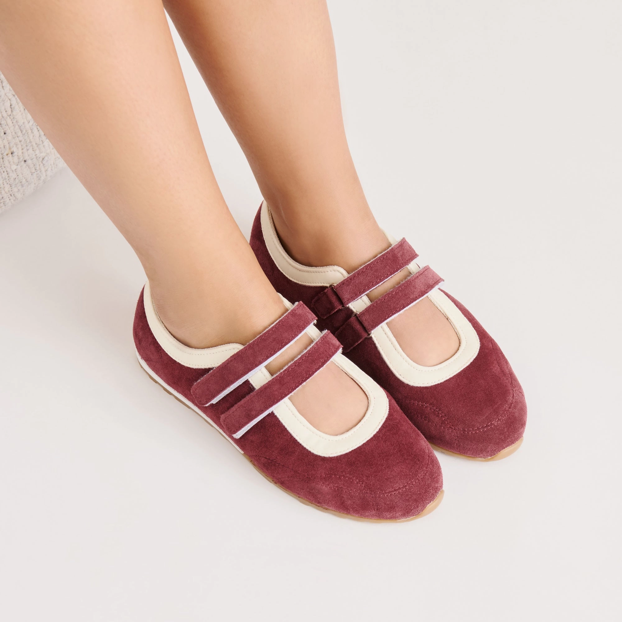 SWAN SNEAKERS BURGUNDY SUEDE Slip On Design