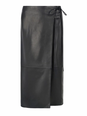 Velvet Finish Crisp Edge Roman Leather Wrap Skirt in Black