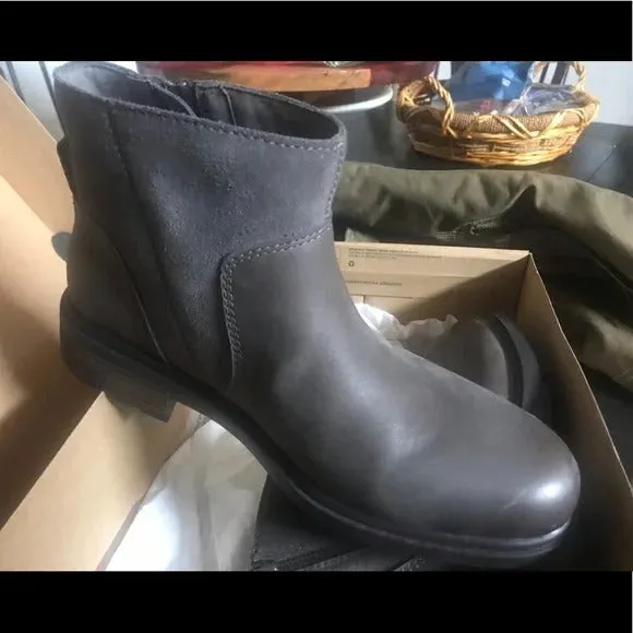 UGG WOMEN'S HARRISON ZIP BOOT Non Slip Sole