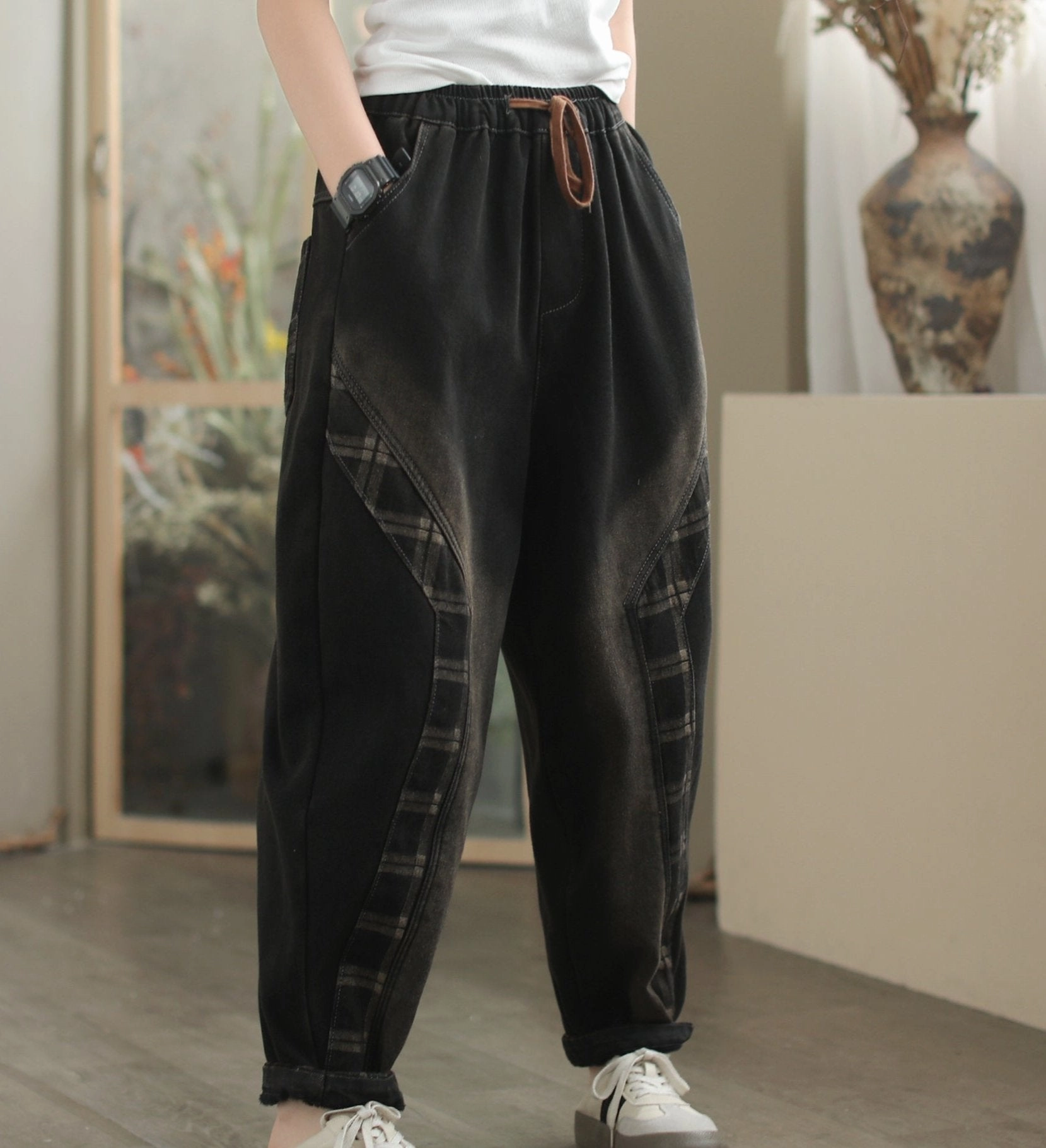 Lightweight Material Black Plaid Fleece Lining Thickened Warm Harem Jeans for Women