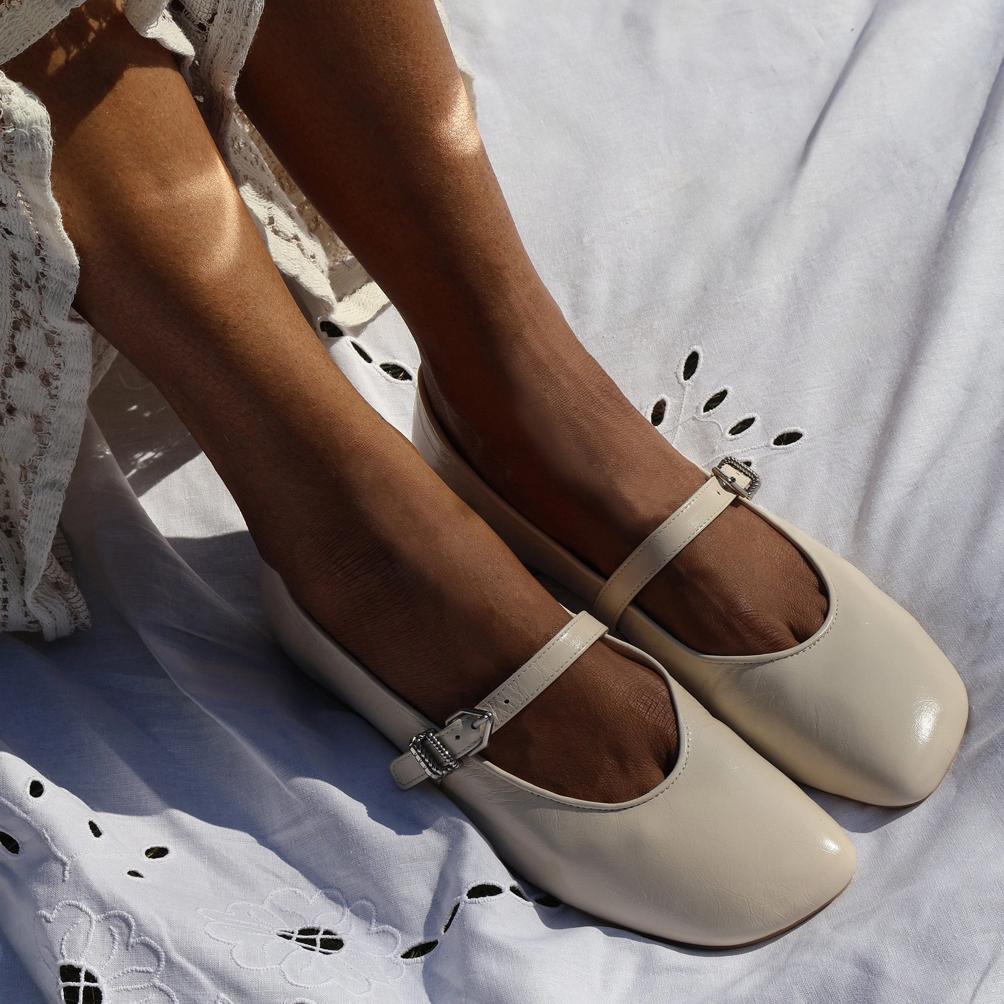 ALIZZA BALLET FLATS CREME CRINKLE PATENT Comfortable Heels Milan Mood