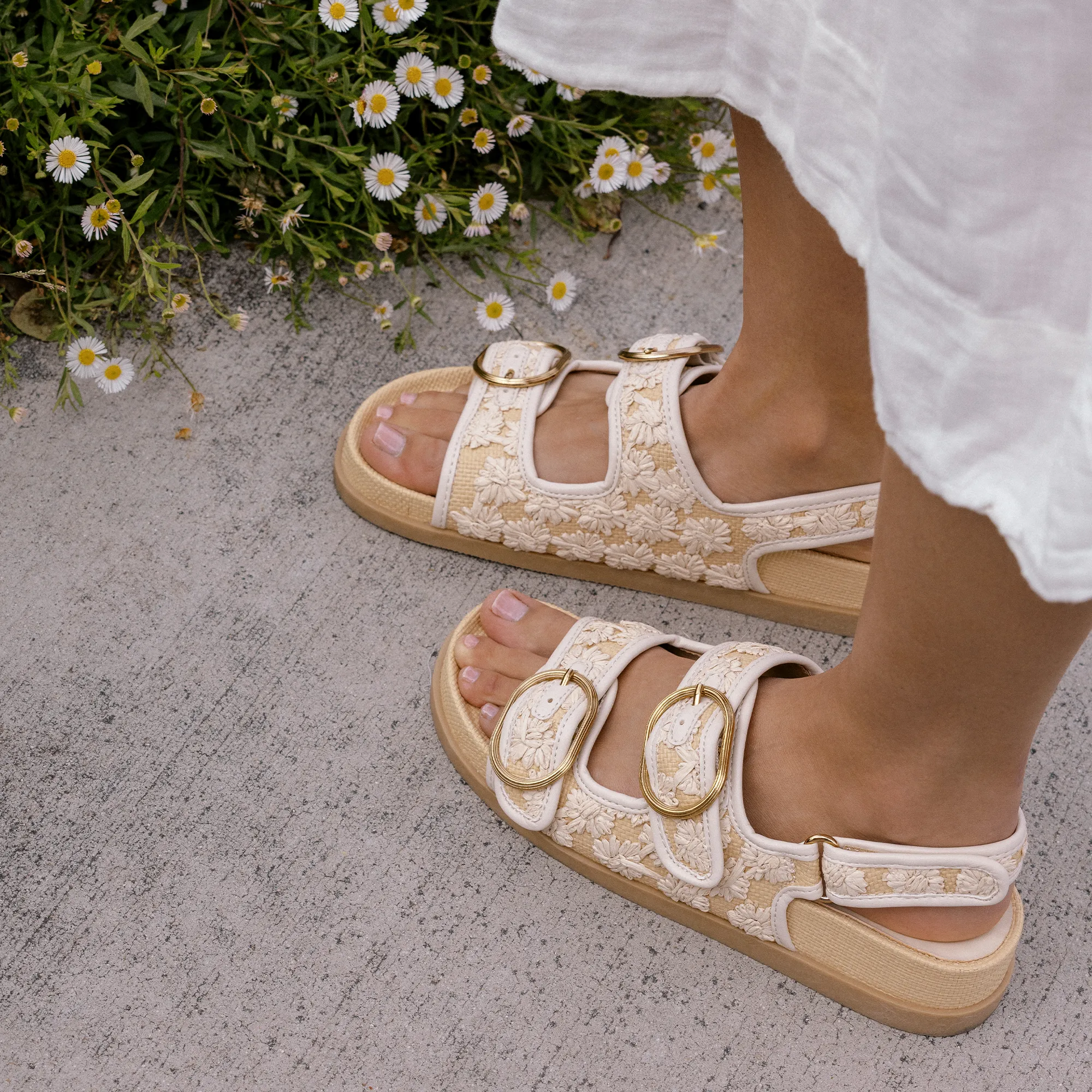 Anatomical Toe Box STARLA SANDALS CREME FLORAL RAFFIA