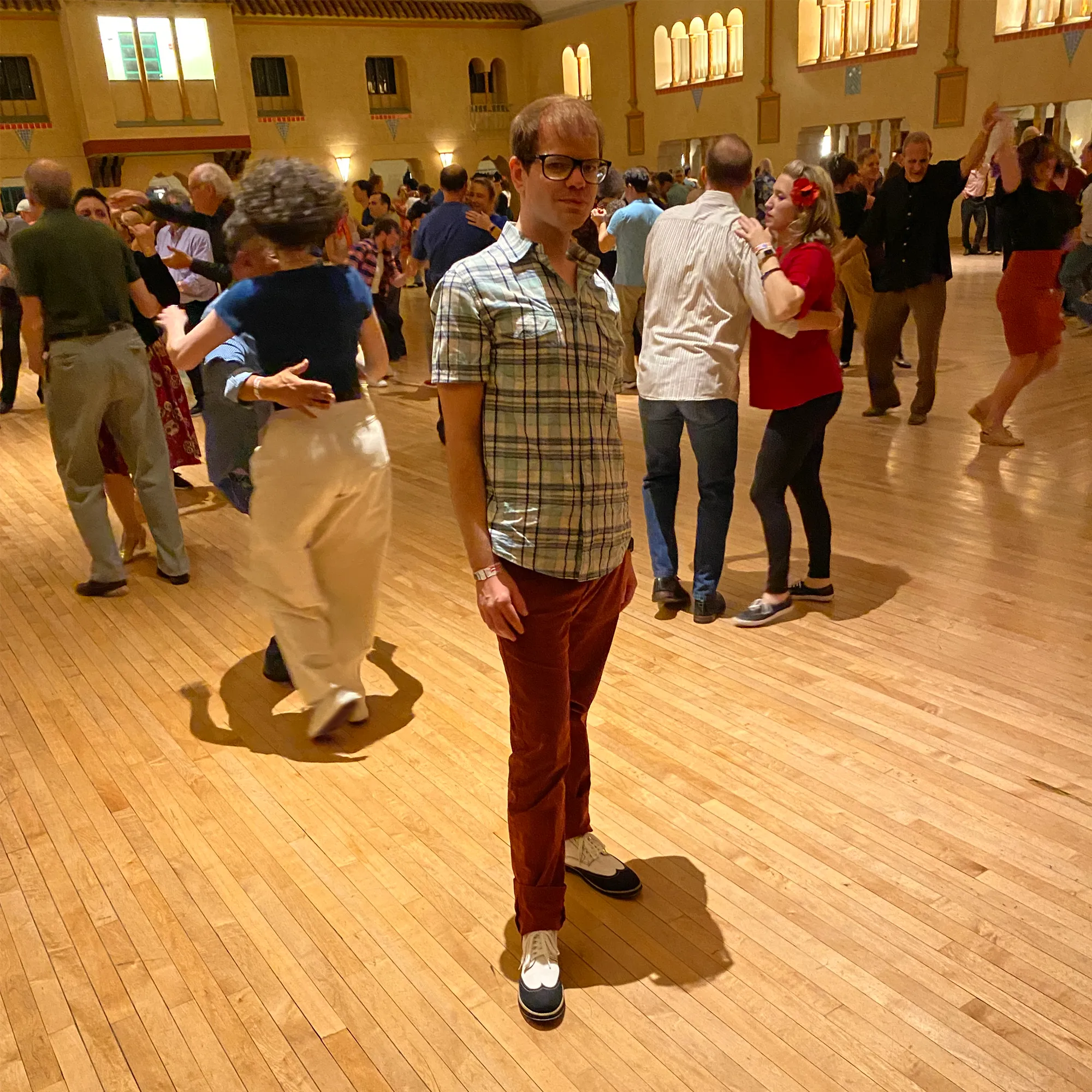 Aris Allen Men's Black and White Canvas Wingtip Feather Light Dance Shoes Pressure Relief