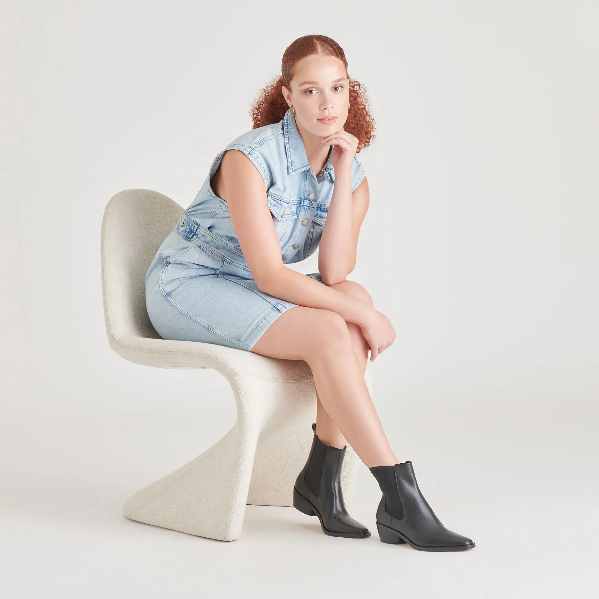 FOSTER BOOTIES BLACK LEATHER Cushioning Cloud Tech Stitchless Design