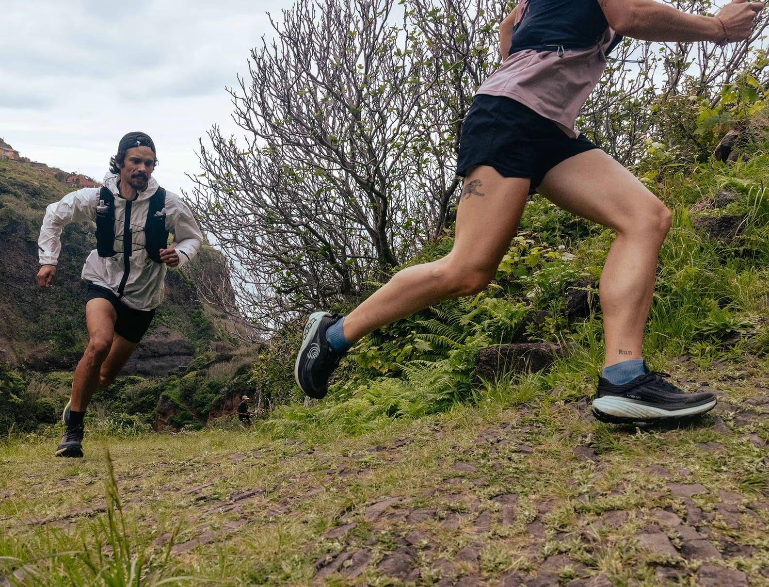 Tagless Neckline Design Airflow Ventilation TOPO WOMENS VISTA - BLACK MINT