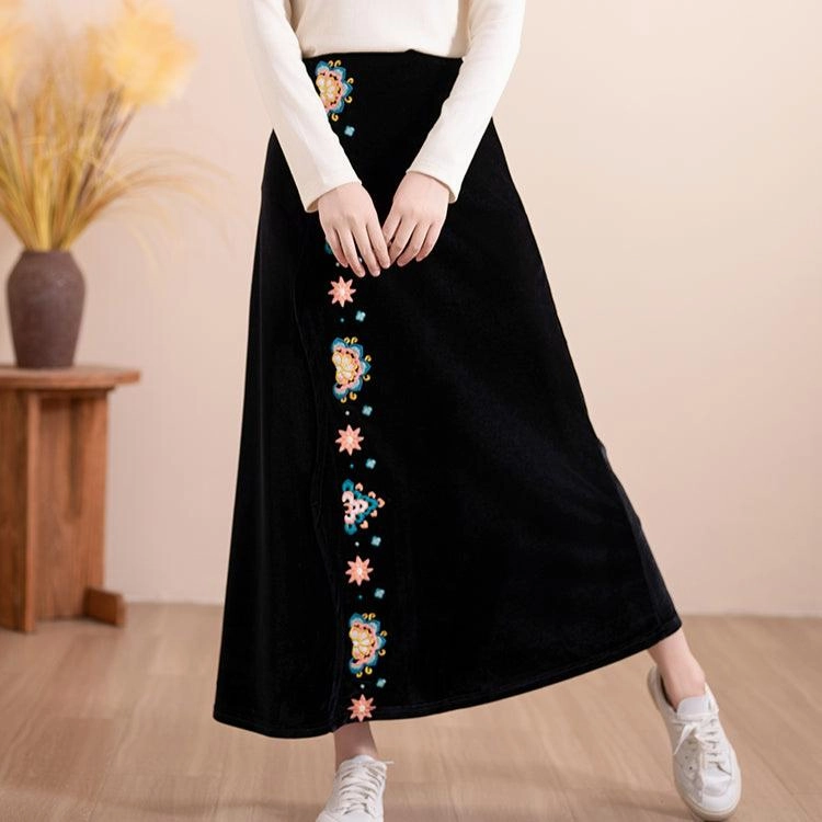 Heat Management Freedom Move Women Autumn Floral Embroidered Velvet A- Line Skirt