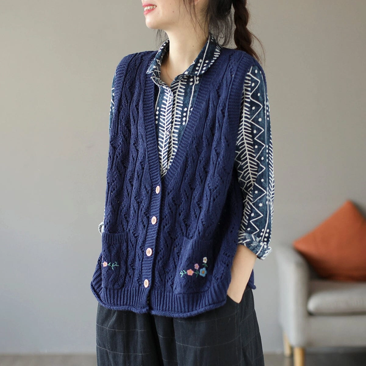 Women Autumn Retro Embroidery Hollow Knitted Vest Taped Seam Waterproofing Sustainable Material