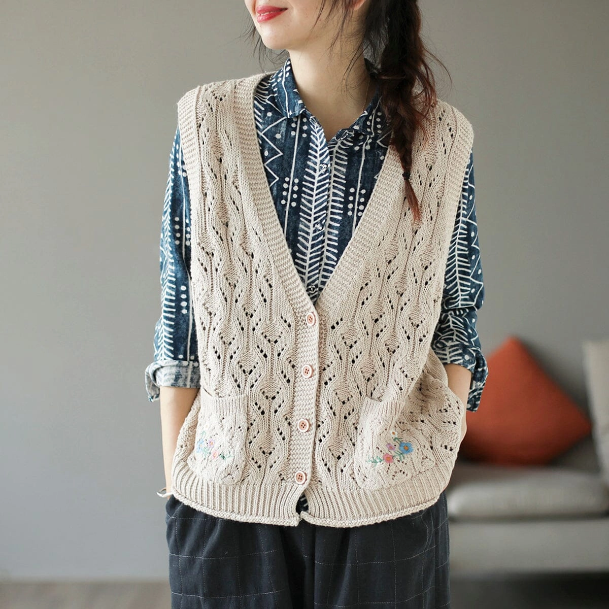 Women Autumn Retro Embroidery Hollow Knitted Vest Ergonomic Cut