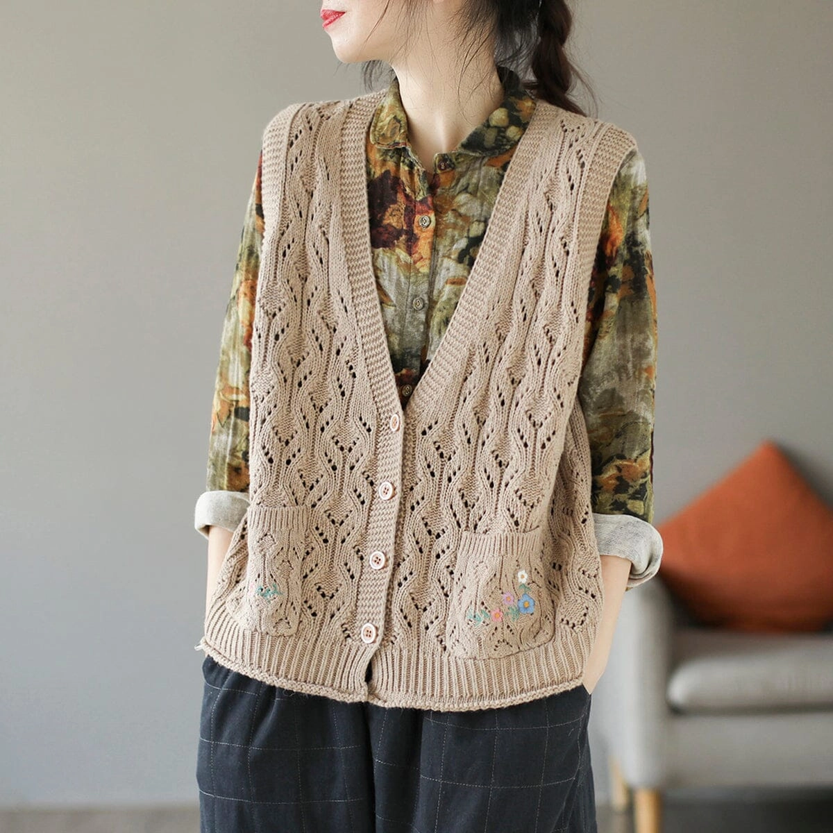 Durable Outer Shell Quick Dry Coating Women Autumn Retro Embroidery Hollow Knitted Vest